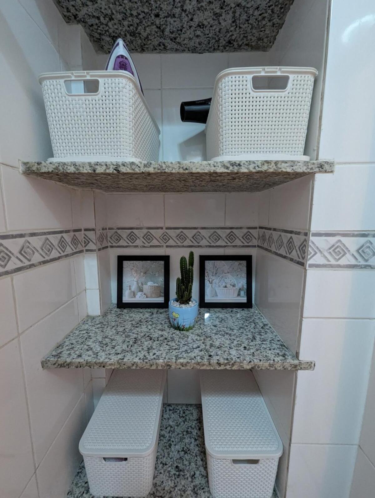 Apartamento Em Rua Tranquila Em Copacabana!